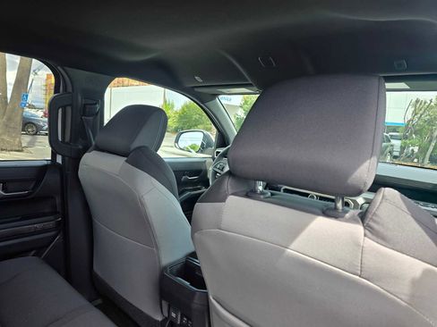 Used 2025 Toyota Tacoma TRD Off-Road image 15