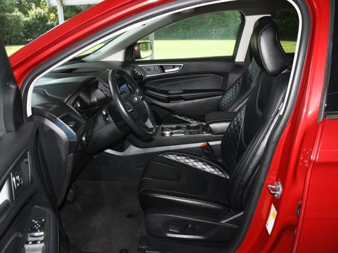 Used 2024 Ford Edge Titanium image 7