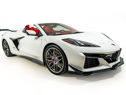 Used 2025 Chevrolet Corvette Z06 w/ Stealth Interior Trim Package RWD image 21