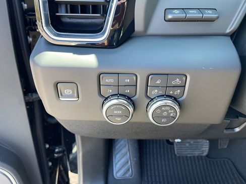 Certified 2025 GMC Sierra 2500 Denali Ultimate image 29