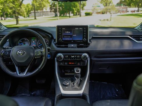 Used 2021 Toyota RAV4 XLE Premium AWD/4WD image 16