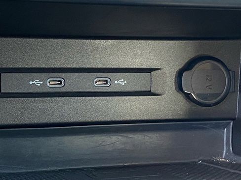 Certified 2022 Volkswagen Taos SE image 17