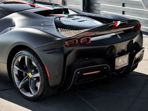 Used 2023 Ferrari SF90 Stradale Base image 15