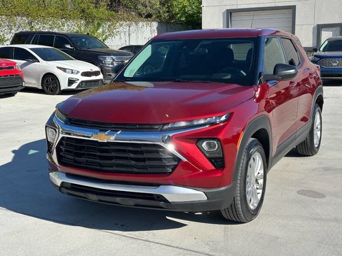 Used 2025 Chevrolet TrailBlazer LS w/ LS Convenience Package FWD image 3