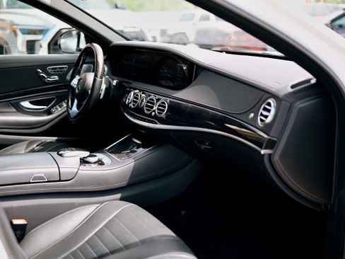 Used 2019 Mercedes-Benz S 560 Sedan w/ AMG Line Exterior image 22