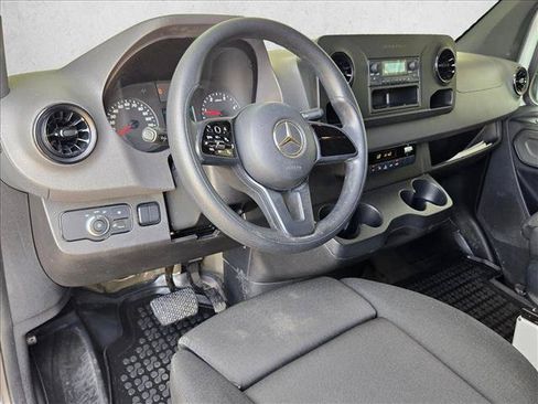 Used 2021 Mercedes-Benz Sprinter 2500 image 9