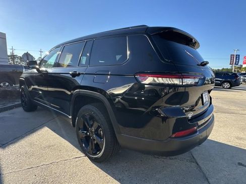 Used 2023 Jeep Grand Cherokee L Limited w/ Luxury Tech Group II image 4