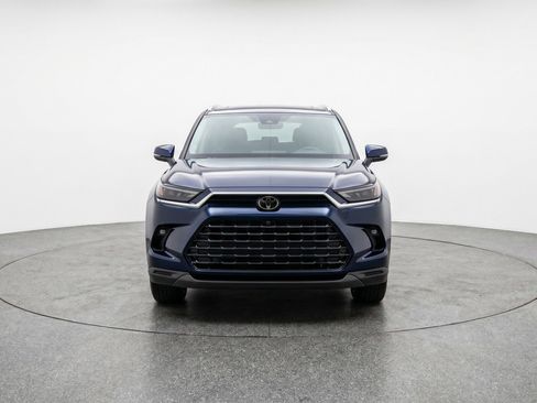 Used 2025 Toyota Grand Highlander FWD image 2