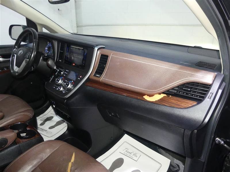 Used 2017 Toyota Sienna Limited Premium AWD/4WD image 25