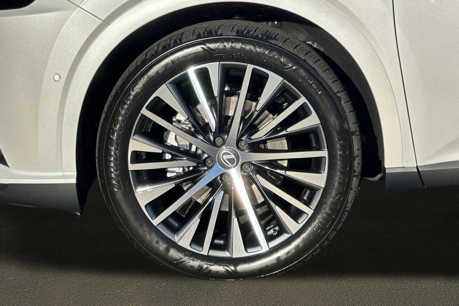 New 2026 Lexus RX 350 w/ Convenience Package AWD/4WD image 12