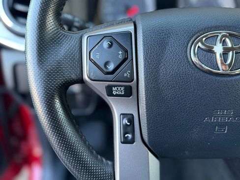 Used 2016 Toyota Tacoma TRD Sport image 10