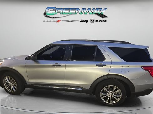 Used 2023 Ford Explorer XLT w/ Equipment Group 202A RWD image 4
