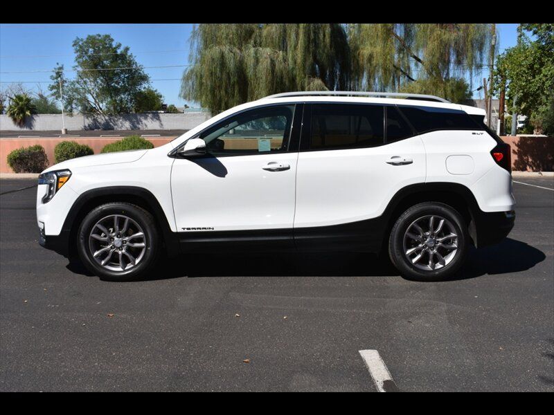 Used 2023 GMC Terrain SLT FWD image 4