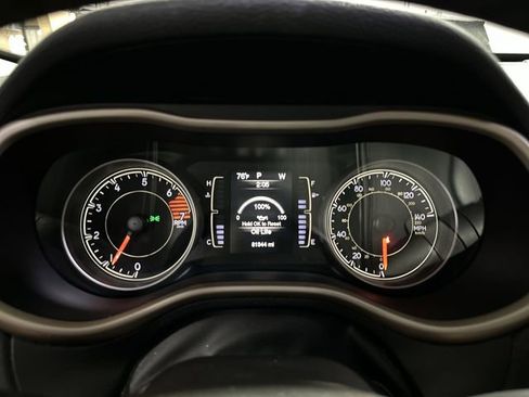 Used 2017 Jeep Cherokee Latitude AWD/4WD image 14