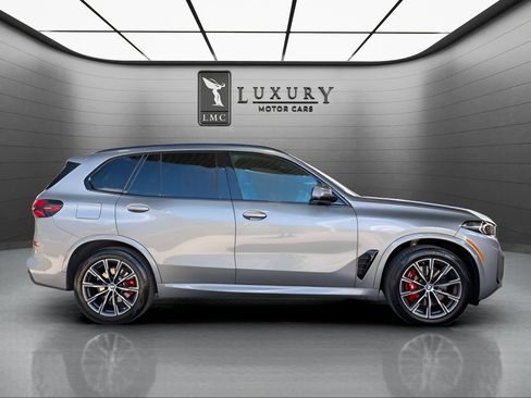 Used 2025 BMW X5 xDrive40i w/ M Sport Package AWD/4WD image 9