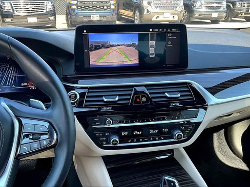 Used 2022 BMW 530i w/ M Sport Package image 6