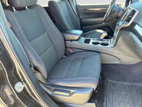 Used 2016 Jeep Grand Cherokee Laredo 75th Anniversary AWD/4WD image 23