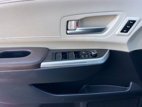 Certified 2023 Toyota Sienna Platinum FWD image 14