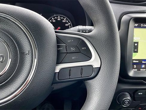 Used 2023 Jeep Renegade Latitude image 12