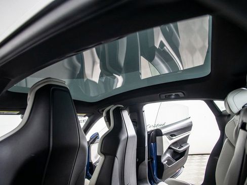 Used 2021 Porsche Taycan 4S w/ Premium Package image 21