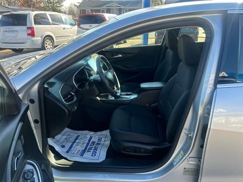 Used 2017 Chevrolet Malibu LT image 11