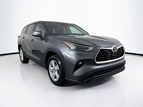 Certified 2025 Toyota Highlander LE image 9