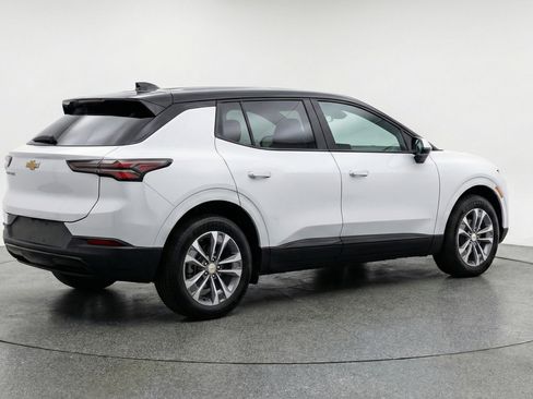 Used 2025 Chevrolet Equinox LT FWD image 9