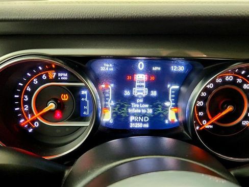 Used 2019 Jeep Wrangler Unlimited Sahara AWD/4WD image 15