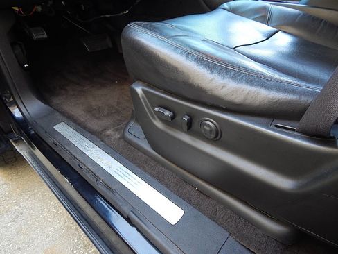 Used 2011 Cadillac Escalade ESV Premium AWD/4WD image 39