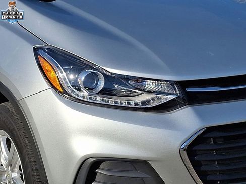 Used 2020 Chevrolet Trax LT w/ LT Convenience Package image 9