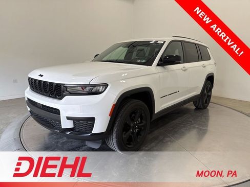 Used 2024 Jeep Grand Cherokee L Altitude image 3