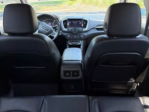 Used 2024 GMC Terrain SLT AWD/4WD image 12
