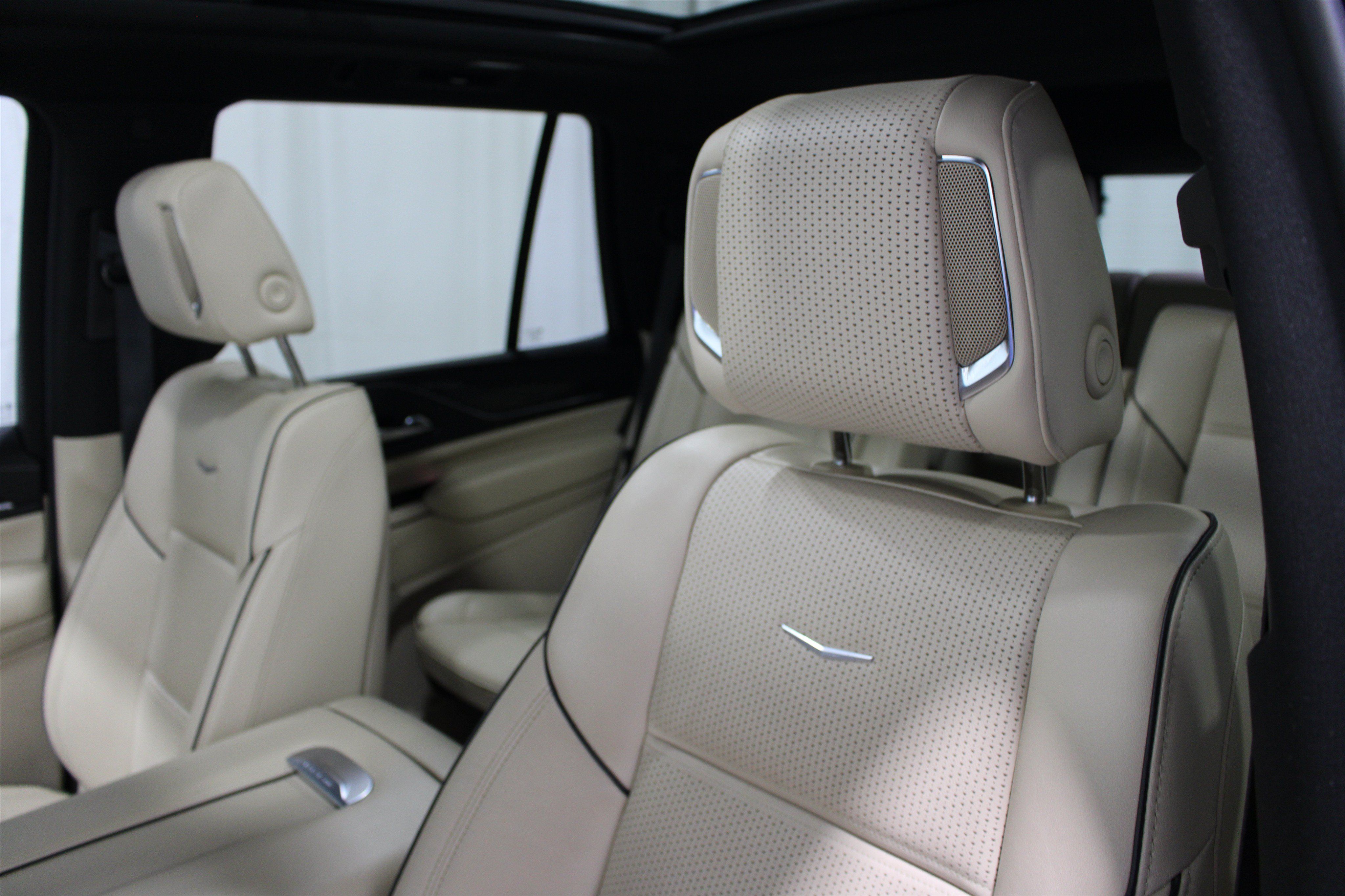 Used 2021 Cadillac Escalade Premium Luxury w/ Driver Assist Tech Package AWD/4WD image 4