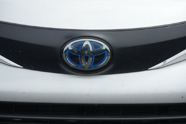 Used 2025 Toyota Sienna XLE FWD image 5