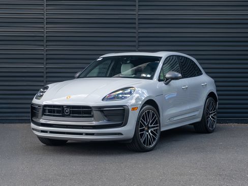 Certified 2023 Porsche Macan Turbo AWD/4WD image 1