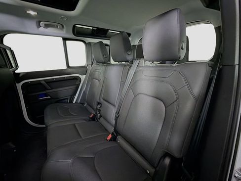 Used 2025 Land Rover Defender 110 S image 24