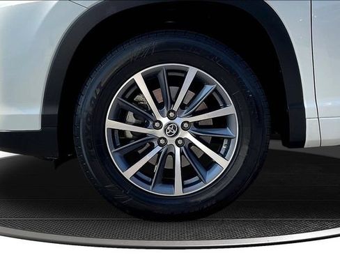 Used 2018 Toyota Highlander XLE FWD image 37