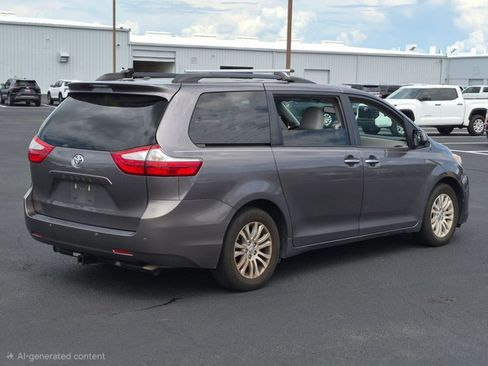 Used 2015 Toyota Sienna XLE w/ XLE Navigation Package FWD image 5