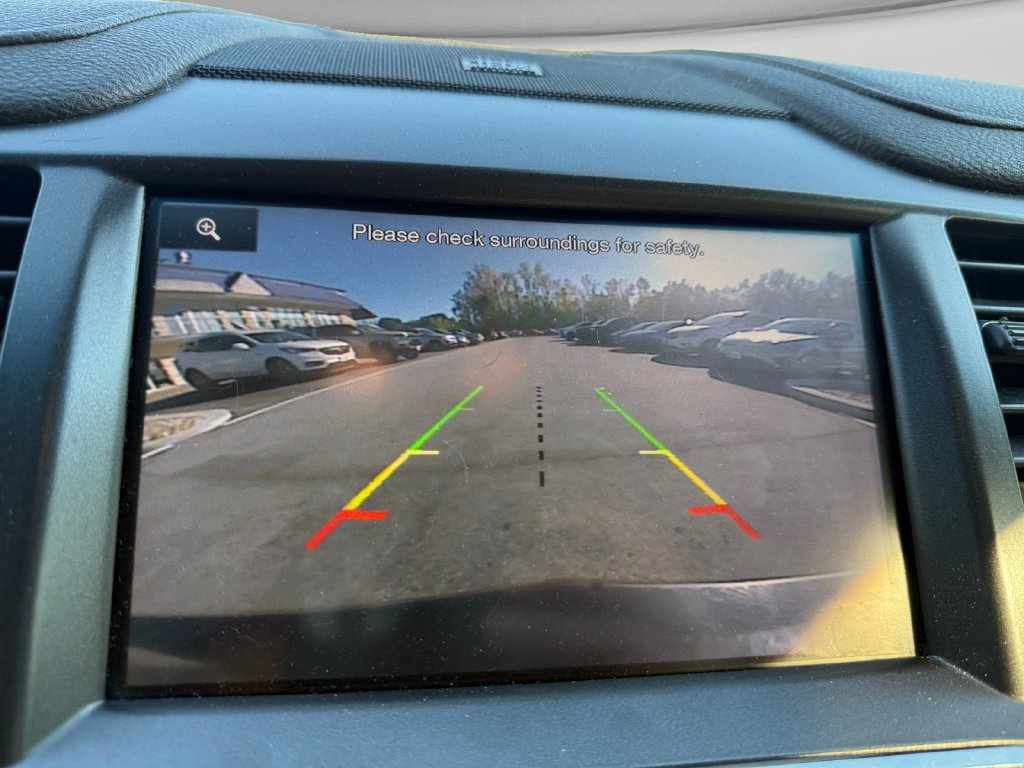 Used 2013 Lincoln MKS AWD image 23