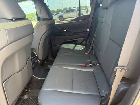 Used 2024 Lexus GX 550 AWD/4WD image 7