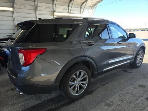 Used 2023 Ford Explorer Limited image 4