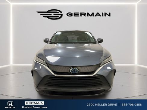 Used 2021 Toyota Venza LE image 2