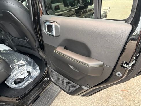 New 2026 Jeep Wrangler Unlimited Sahara AWD/4WD image 25
