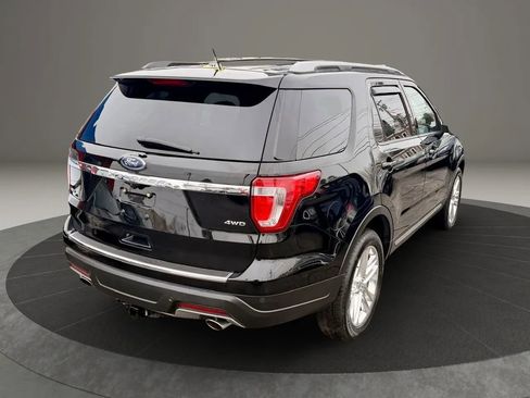 Used 2018 Ford Explorer XLT w/ Equipment Group 202A image 4
