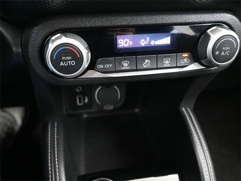 Used 2018 Nissan Kicks SV image 14