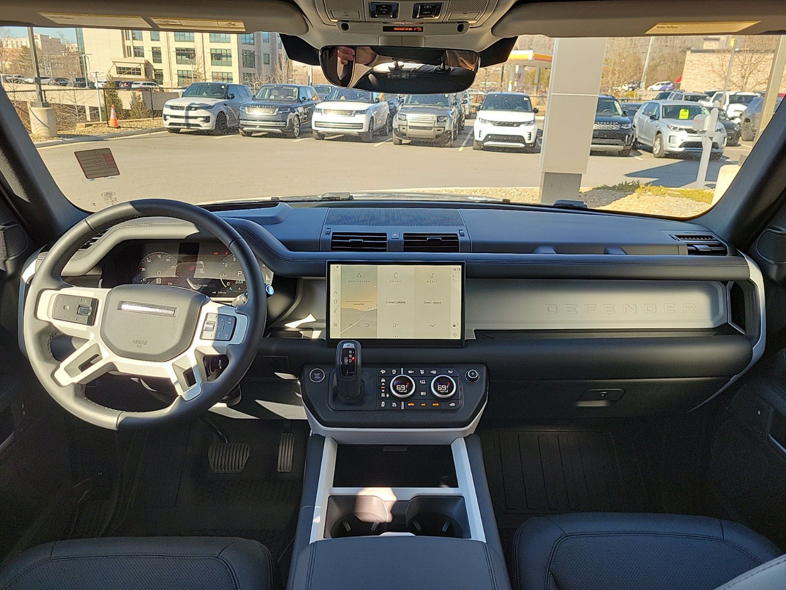 Certified 2025 Land Rover Defender 110 X-Dynamic SE AWD/4WD image 18