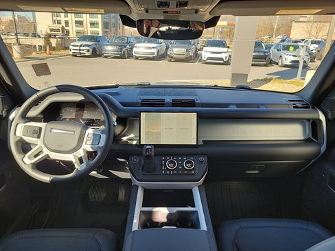 Used 2025 Land Rover Defender 110 X-Dynamic SE AWD/4WD image 18