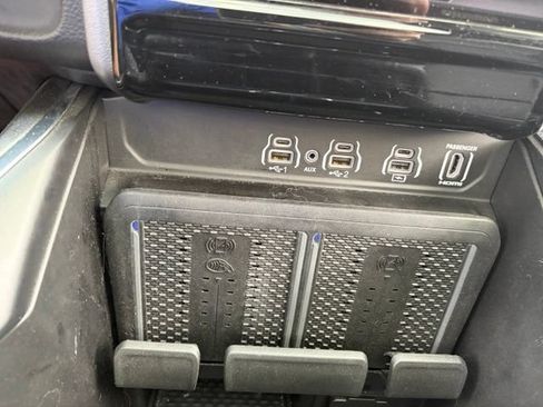 Used 2025 RAM 1500 Laramie AWD/4WD image 13