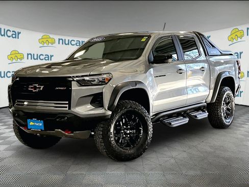 Used 2025 Chevrolet Colorado ZR2 w/ Midnight Edition image 3