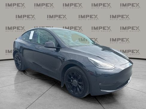 Used 2024 Tesla Model Y Long Range AWD/4WD image 7